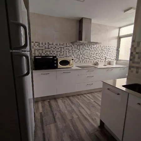 Piso Apartamento 3 Dormitorios, Aire Acondicionado Apartment *