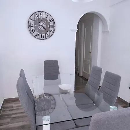 Piso Apartamento 3 Dormitorios, Aire Acondicionado Apartment *